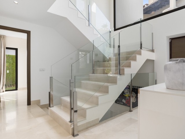 Villa con 4 Dormitorios  en Benahavís