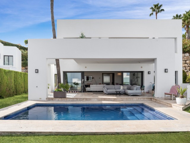 4 Bedrooms Villa in Benahavís
