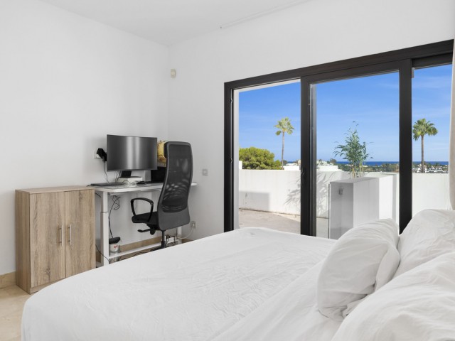 4 Bedrooms Villa in Benahavís