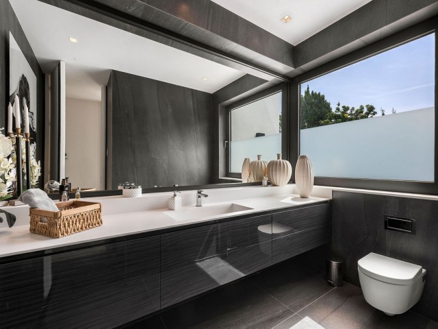 5 Bedrooms Villa in Nagüeles