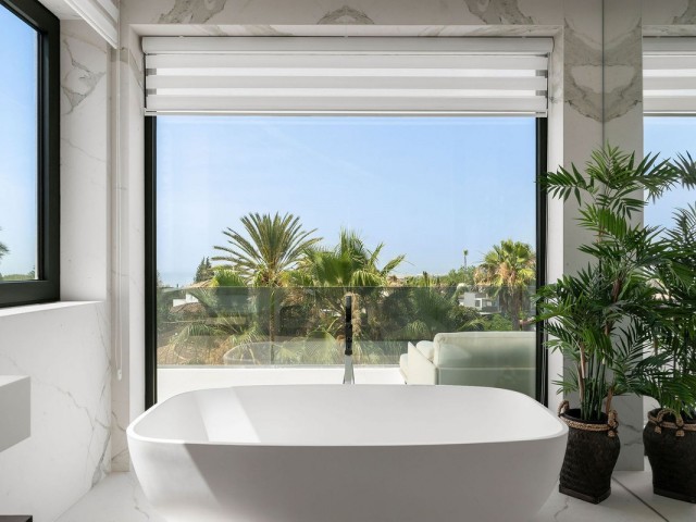 5 Bedrooms Villa in Nagüeles