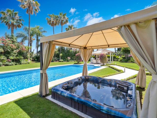 6 Bedrooms Villa in Nueva Andalucía