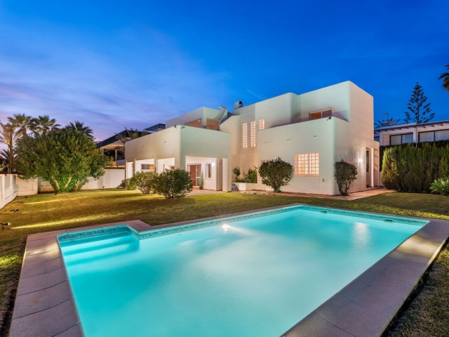 5 Bedrooms Villa in Marbesa