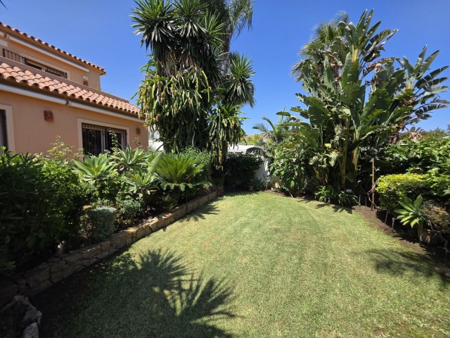 5 Bedrooms Villa in Marbesa