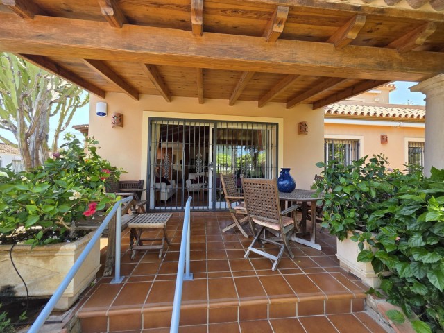5 Bedrooms Villa in Marbesa