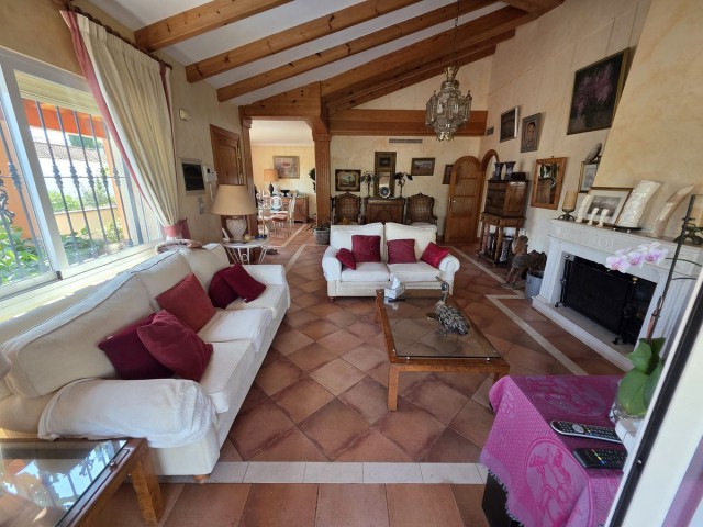 5 Bedrooms Villa in Marbesa