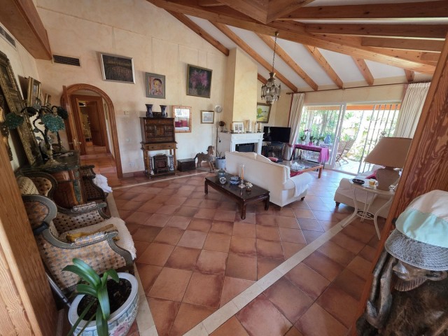 5 Bedrooms Villa in Marbesa