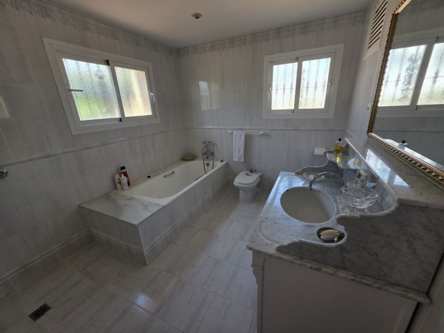 5 Bedrooms Villa in Marbesa