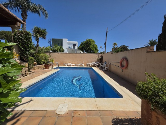 5 Bedrooms Villa in Marbesa