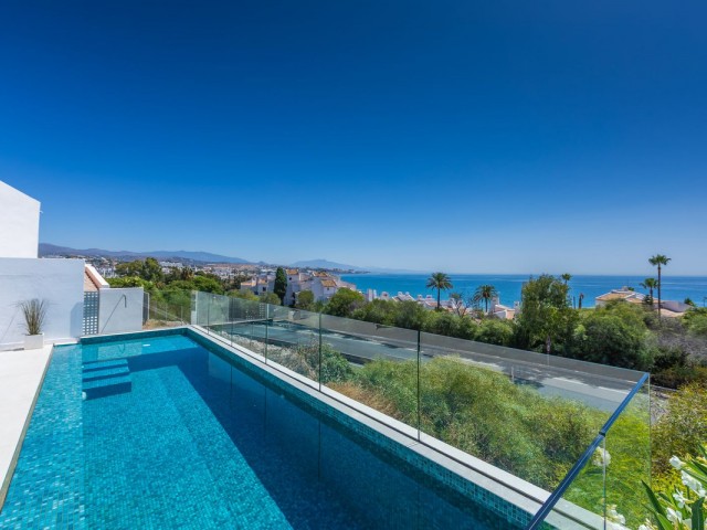 3 Bedrooms Villa in Estepona