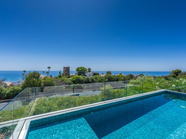 3 Bedrooms Villa in Estepona