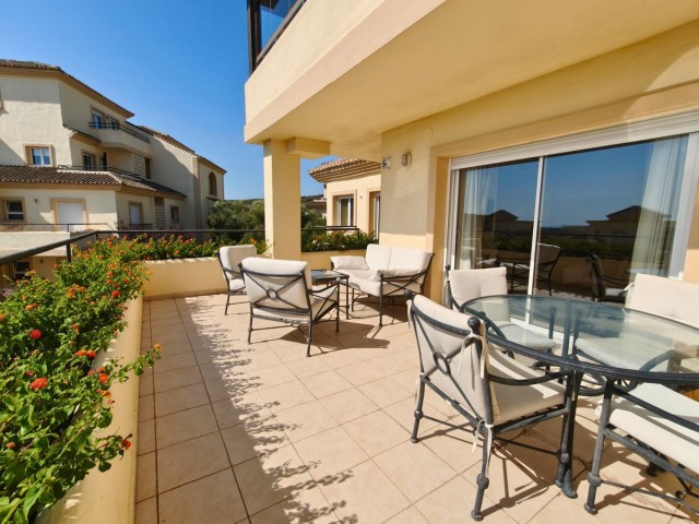 Apartamento con 3 Dormitorios  en San Roque Club