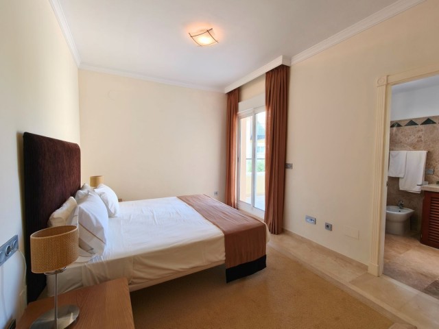 Apartamento con 3 Dormitorios  en San Roque Club