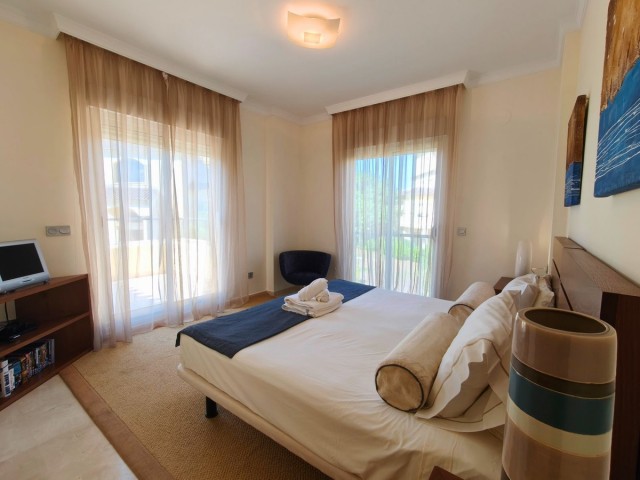 Apartamento con 3 Dormitorios  en San Roque Club