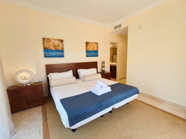Apartamento con 3 Dormitorios  en San Roque Club