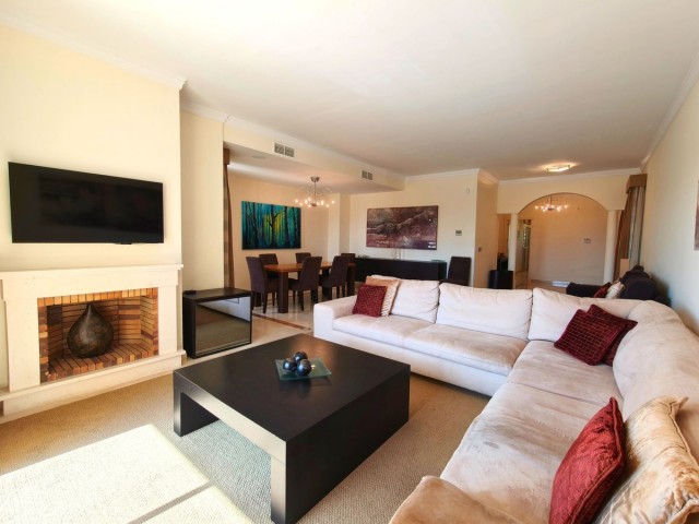 Apartamento con 3 Dormitorios  en San Roque Club