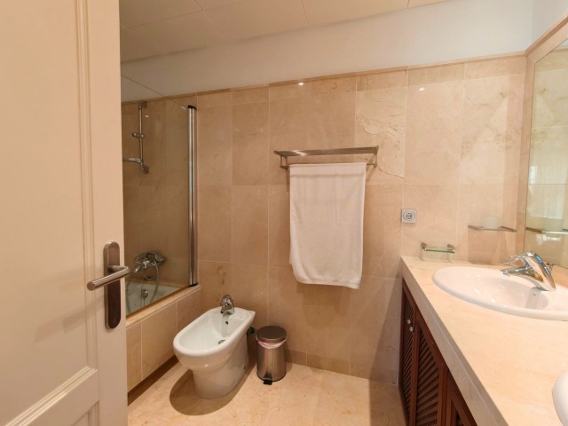 Apartamento con 3 Dormitorios  en San Roque Club