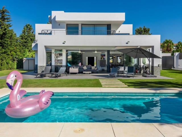 4 Bedrooms Villa in New Golden Mile