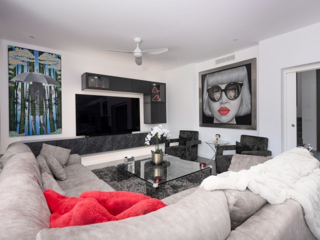 4 Bedrooms Villa in New Golden Mile
