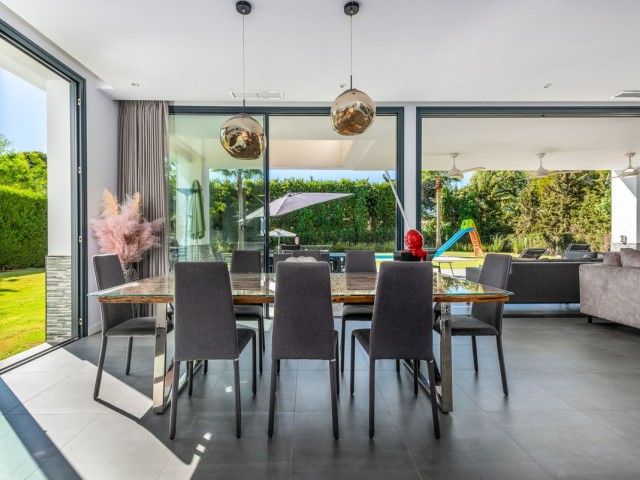 4 Bedrooms Villa in New Golden Mile