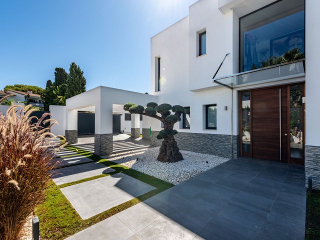 4 Bedrooms Villa in New Golden Mile