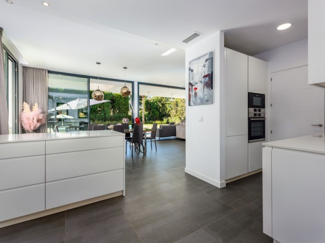 4 Bedrooms Villa in New Golden Mile
