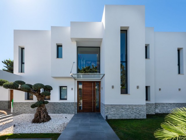 4 Bedrooms Villa in New Golden Mile