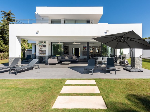 4 Bedrooms Villa in New Golden Mile