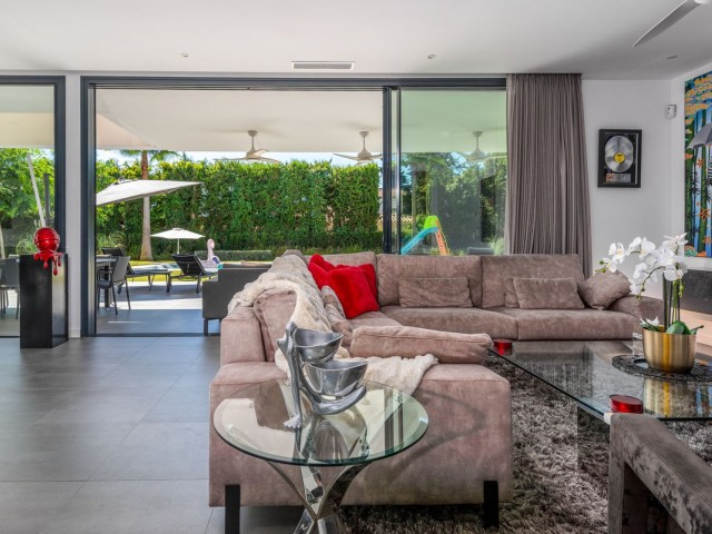 4 Bedrooms Villa in New Golden Mile