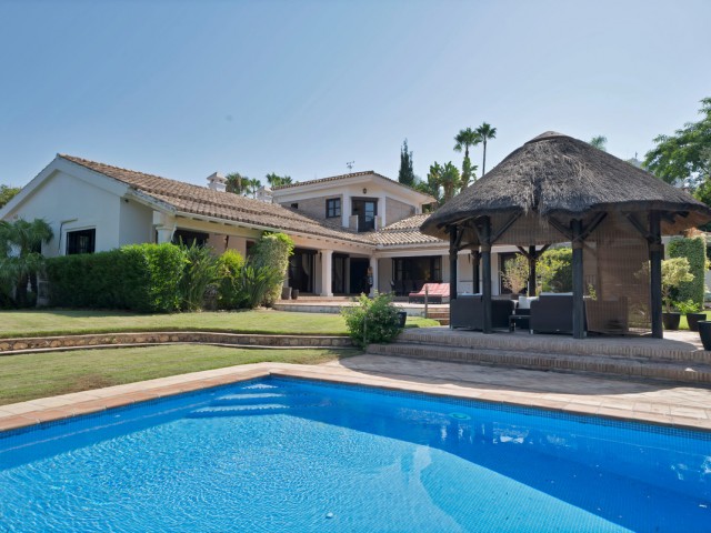 4 Sovrums Villa i Estepona
