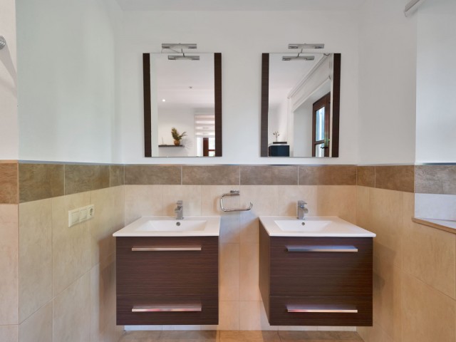 4 Sovrums Villa i Estepona