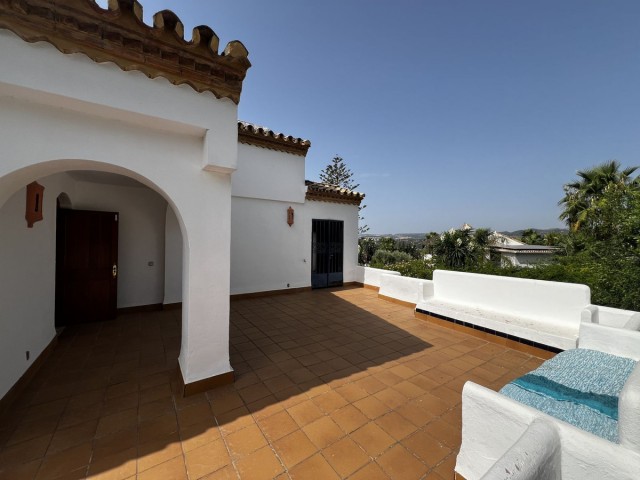 5 Bedrooms Villa in Estepona