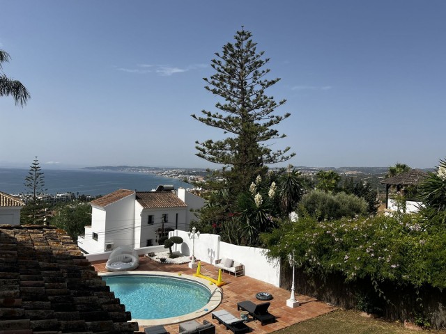 5 Bedrooms Villa in Estepona