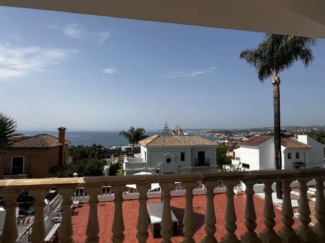 5 Bedrooms Villa in Estepona