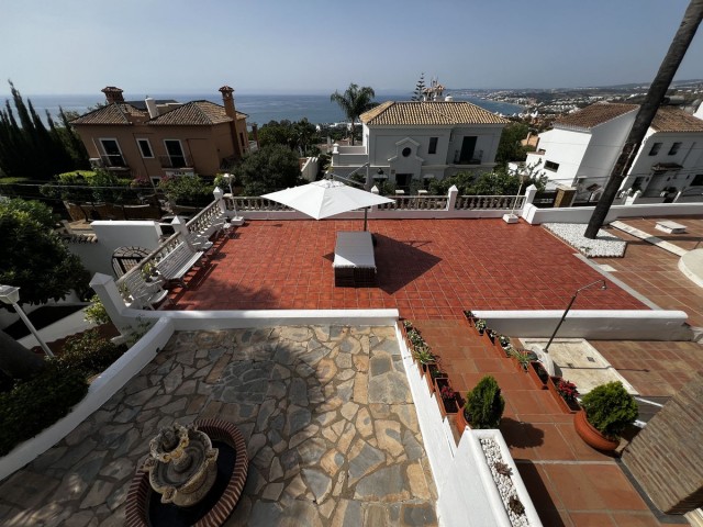 5 Bedrooms Villa in Estepona
