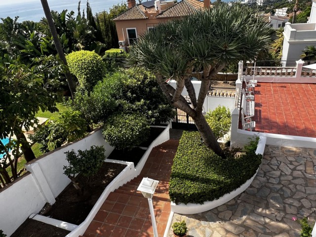 5 Bedrooms Villa in Estepona