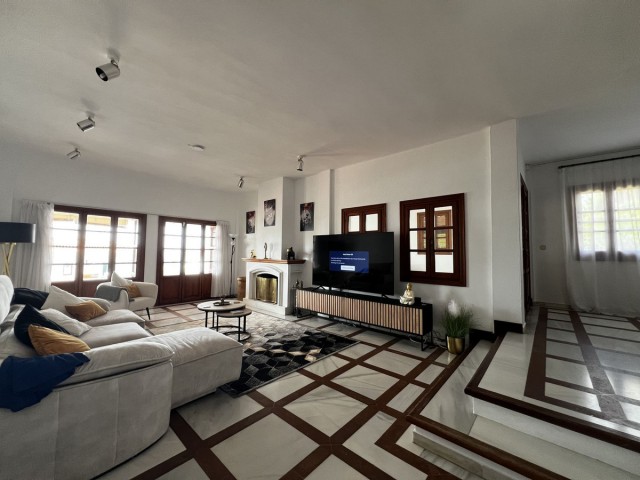 5 Bedrooms Villa in Estepona