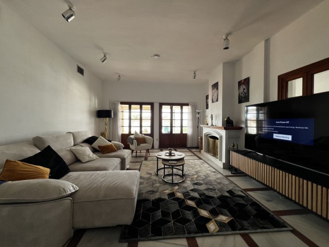 5 Bedrooms Villa in Estepona