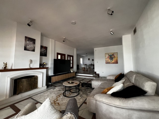 5 Bedrooms Villa in Estepona
