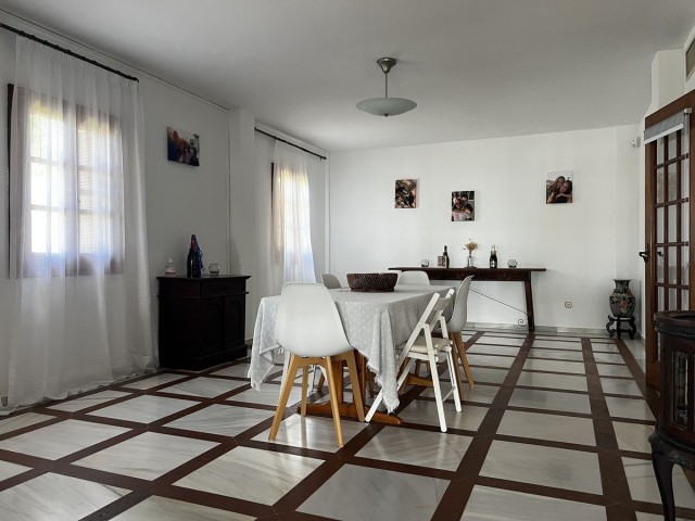 5 Bedrooms Villa in Estepona