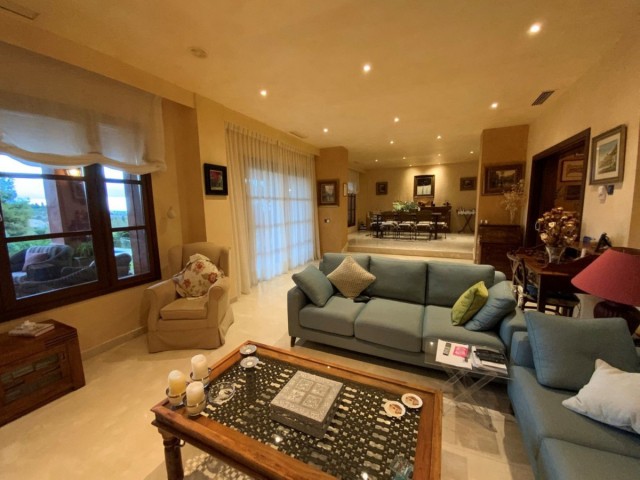 5 Bedrooms Villa in Marbella