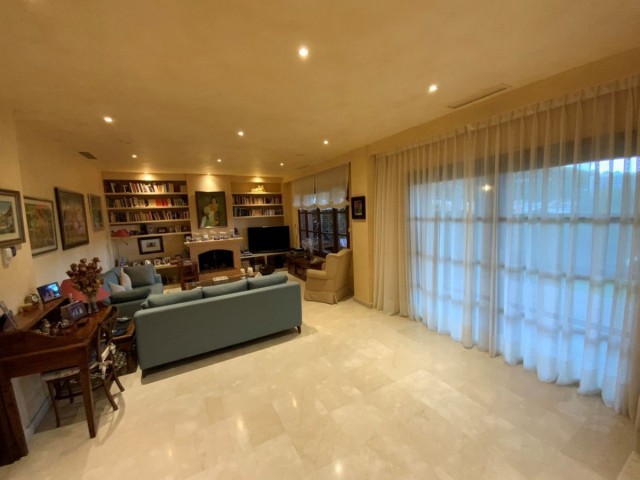 5 Bedrooms Villa in Marbella