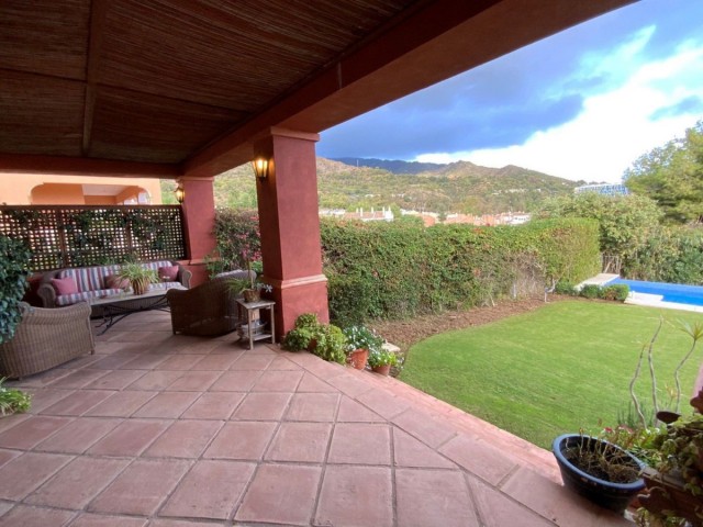 5 Bedrooms Villa in Marbella
