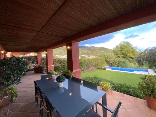 5 Bedrooms Villa in Marbella
