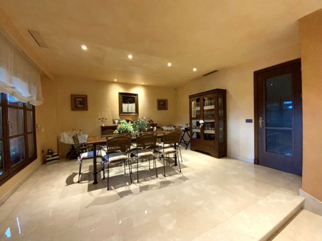 5 Bedrooms Villa in Marbella