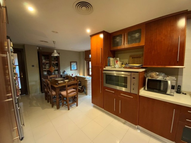 5 Bedrooms Villa in Marbella