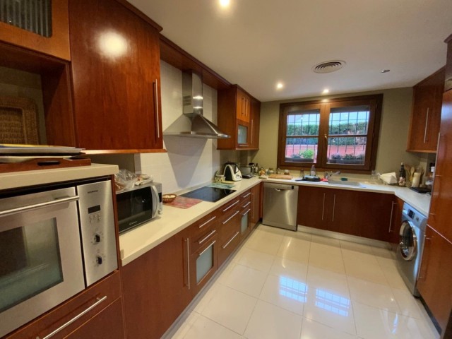 5 Bedrooms Villa in Marbella
