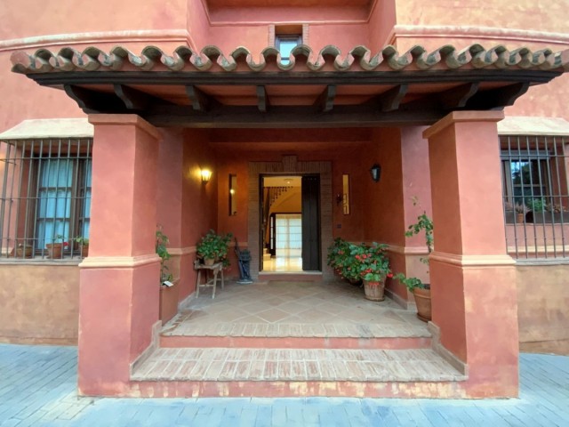 5 Bedrooms Villa in Marbella