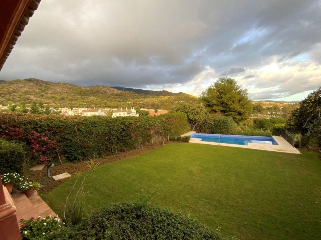 5 Bedrooms Villa in Marbella