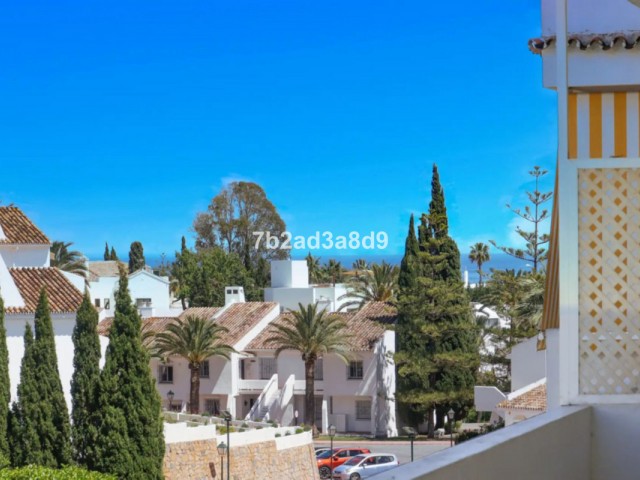 2 Bedrooms Apartment in Nueva Andalucía